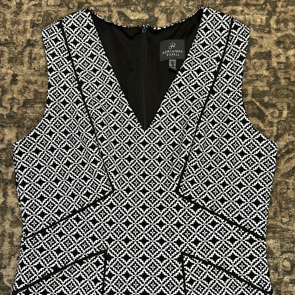 Adrianna Papell Black and White Mini Dress V Neck Size 8 - Picture 3 of 10